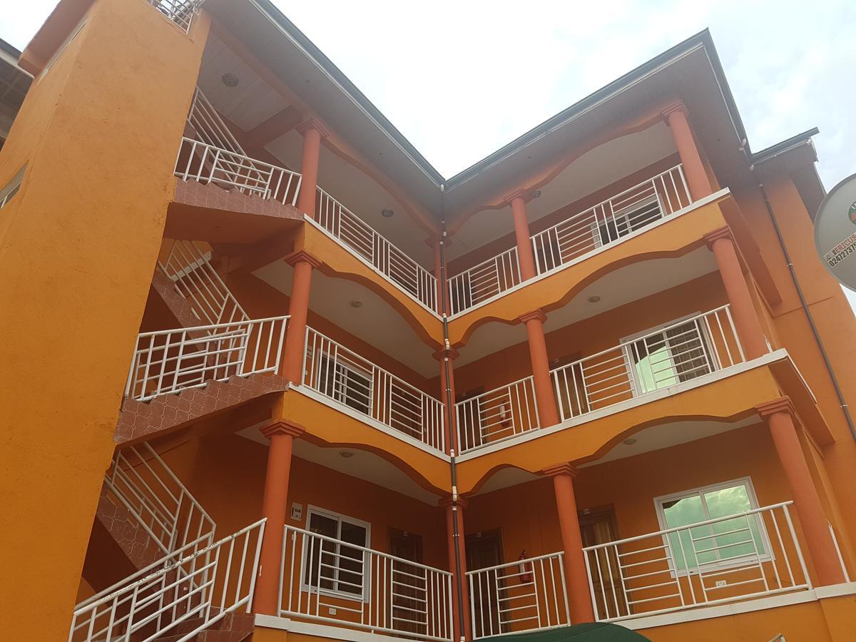 Jostev Hotel Kumasi Buitenkant foto